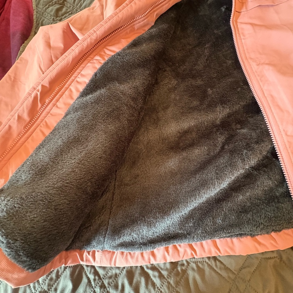 Woman’s winter coat - Picture 8 of 16